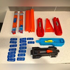 Hot Wheels Track Builder 60 Piece Lot Launchers Tracks Connectors Merge Track